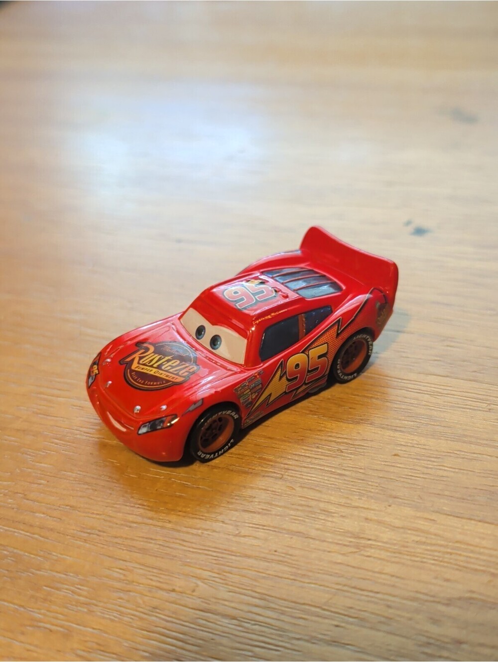Lightning McQueen Rust-Eze 95 Racer Piston Cup Pixar Diecast Die Cast Cars